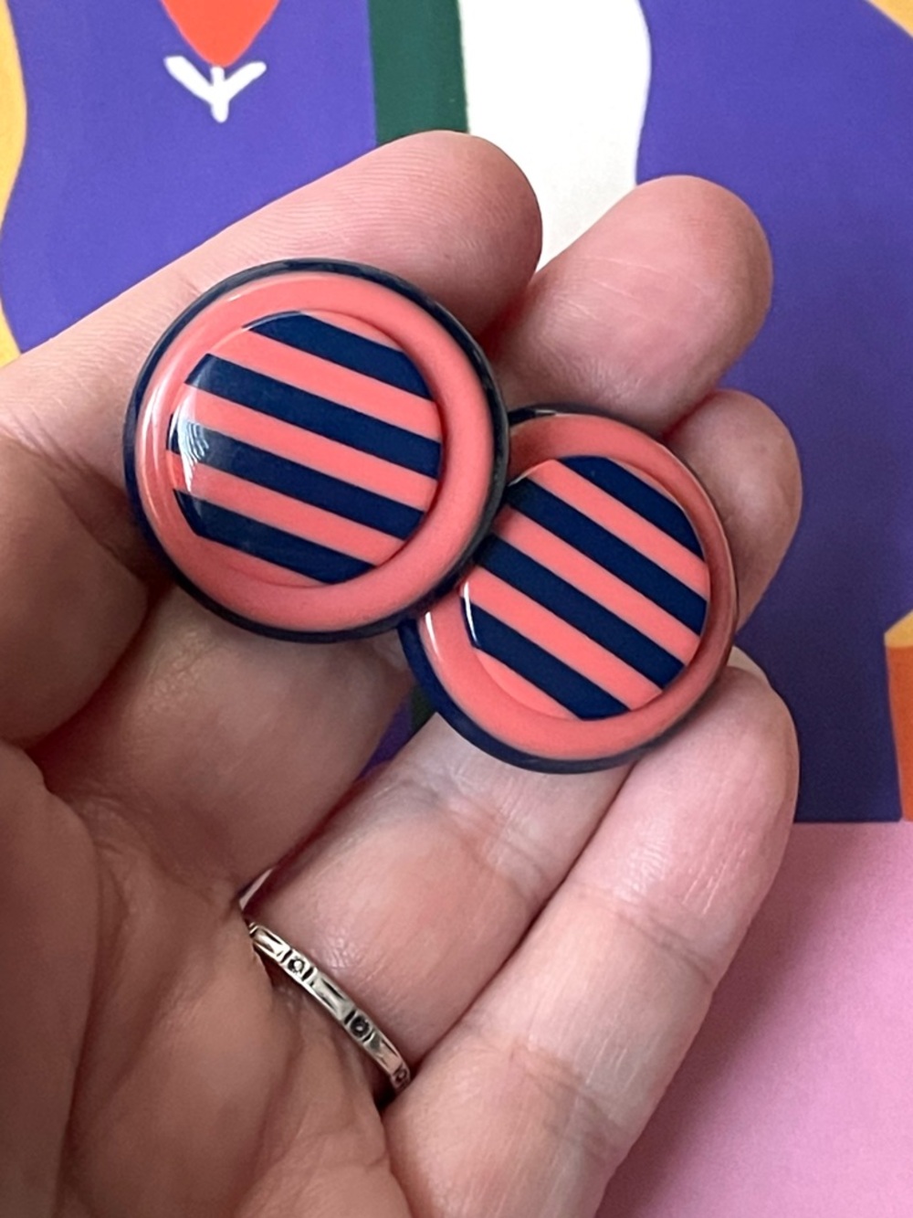 Vtg coral & navy blue striped button-style acrylic/plastic earrings nautical